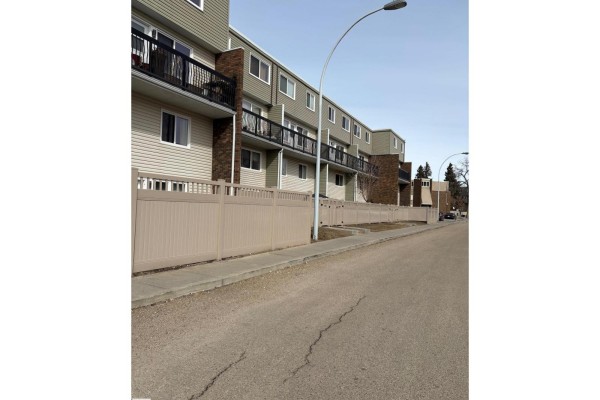 Kitchen - #108 7805 159 St Nw, Edmonton, AB T5R2E1 Photo 3
