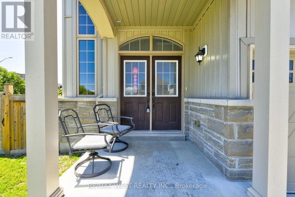 Family room - 108 Decarolis Street, Essa, ON L0M1B4 Photo 5