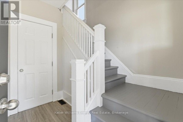 Kitchen - 108 Division Street, Oshawa, ON L1G5M1 Photo 4