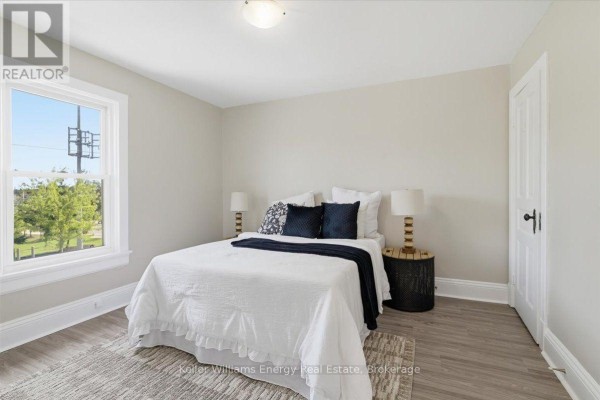 Living room - 108 Division Street, Oshawa, ON L1G5M1 Photo 5
