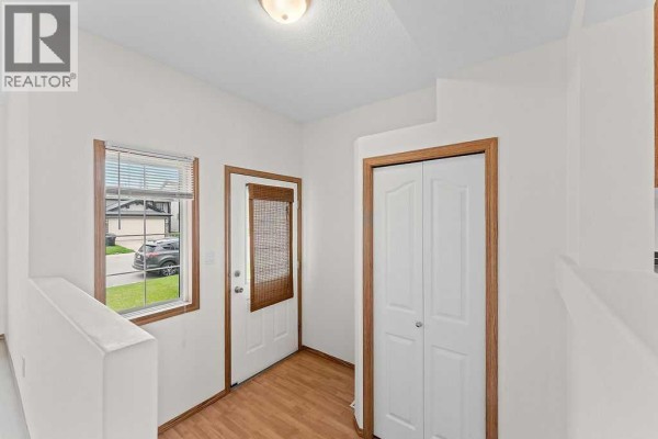 Bedroom - 108 Everstone Rise Sw, Calgary, AB T2Y4J7 Photo 3