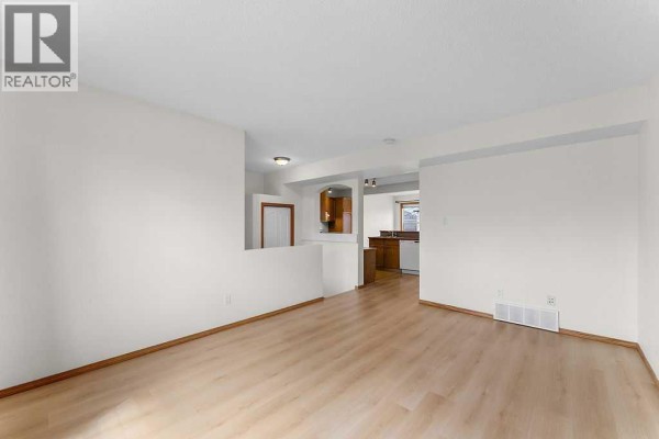 2pc Bathroom - 108 Everstone Rise Sw, Calgary, AB T2Y4J7 Photo 5