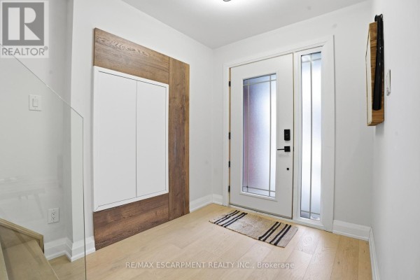 108 Greenshire Drive, Hamilton, ON, photo 2