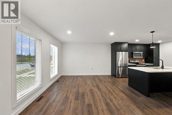 Kitchen - 108 Memorial Parkway, Rural Red Deer County, AB T4E3C5 Photo 3
