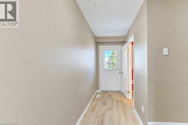 Living room - 108 Periwinkle Street, Kitchener, ON N2E4C7 Photo 5