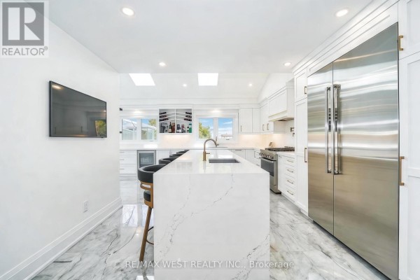 Kitchen - 108 Poplar Heights Drive, Toronto, ON M9A4Z4 Photo 5