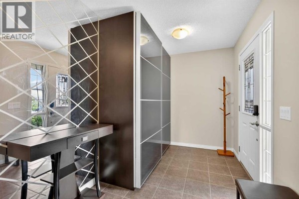 Foyer - 108 Rainbow Falls Row, Chestermere, AB T1X0N7 Photo 3
