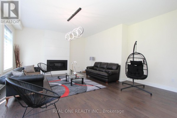 Dining room - 108 Silk Twist Drive, East Gwillimbury, ON L9N0W4 Photo 3