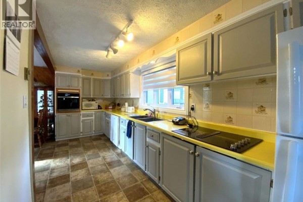 Dining room - 108 St-georges Avenue, Edmundston, NB E3V2W2 Photo 5