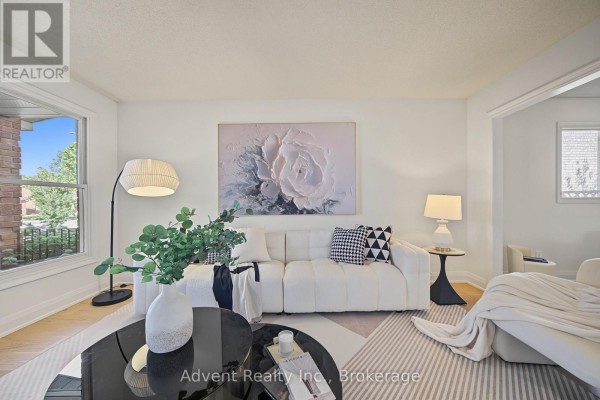 Eating area - 108 Valleyway Crescent, Vaughan, ON L6A1K8 Photo 5