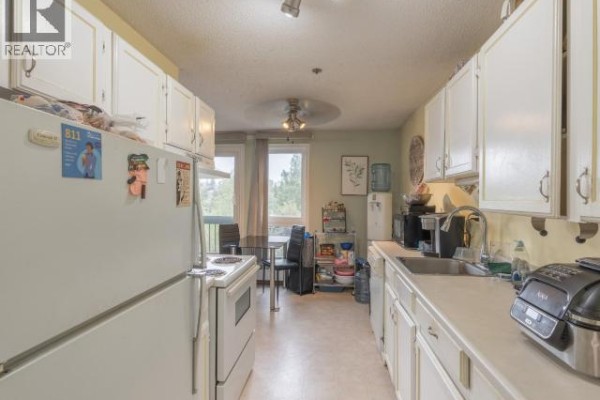Kitchen - 108-b-5109 Forrest Drive, Yellowknife, NT  Photo 3