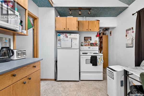 4pc Bathroom - 1080 9th Avenue Sw, Moose Jaw, SK S6H5X5 Photo 5