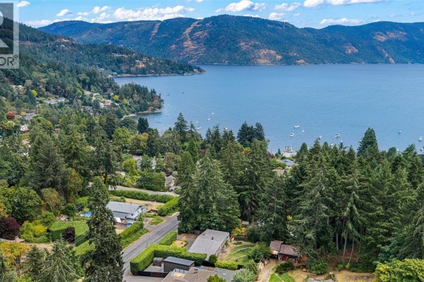 1080 Maple Bay Rd, Duncan, BC, photo 3