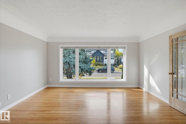 Family room - 10807 134 St Nw, Edmonton, AB T5M1H9 Photo 4