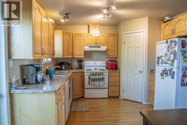 10808 100 Avenue, High Level, AB, photo 2