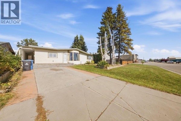 Kitchen - 10808 101 Avenue, Fort St  John, BC V1J2C2 Photo 2