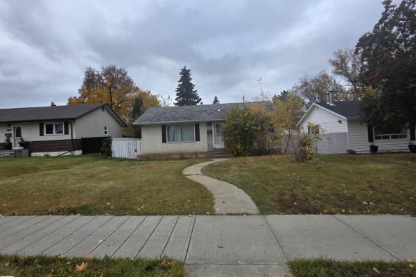Kitchen - 10808 50 St Nw, Edmonton, AB T6A2E4 Photo 2
