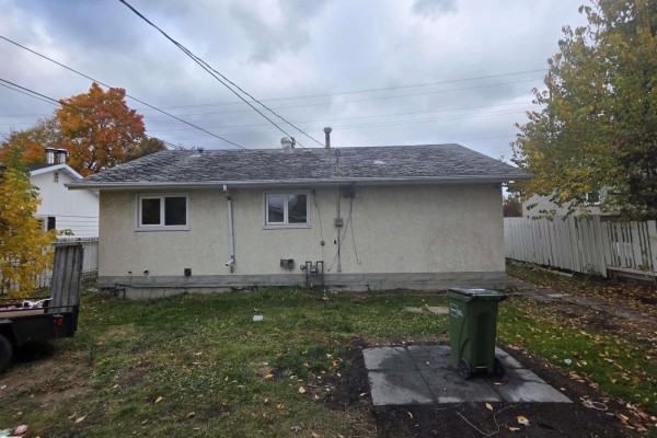 Primary Bedroom - 10808 50 St Nw, Edmonton, AB T6A2E4 Photo 3