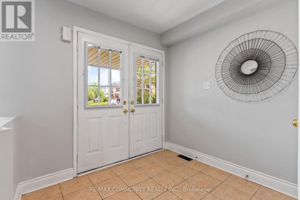 Family room - 1081 Langford Street, Oshawa, ON L1K2V9 Photo 5