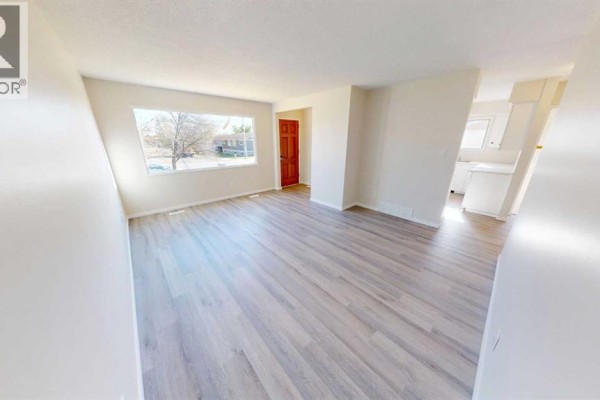 10818 93a Street, Grande Prairie, AB, photo 3