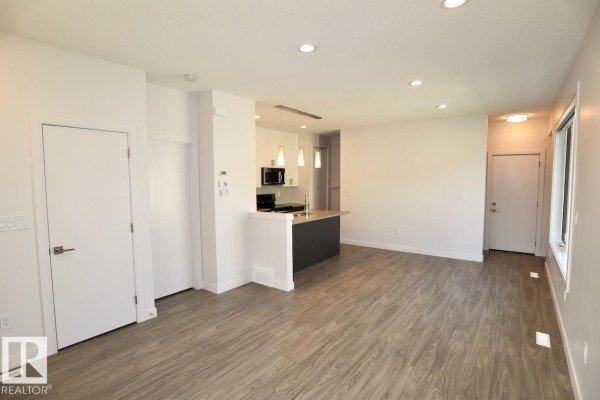 10820 86 Av Nw Nw, Edmonton, AB T6E2N2 Photo 4