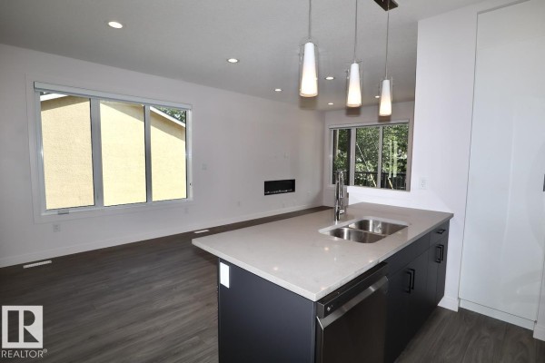 10820 86 Av Nw Nw, Edmonton, AB T6E2N2 Photo 5