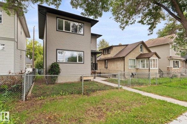 Kitchen - 10825 93 St Nw, Edmonton, AB T5H1Y7 Photo 3