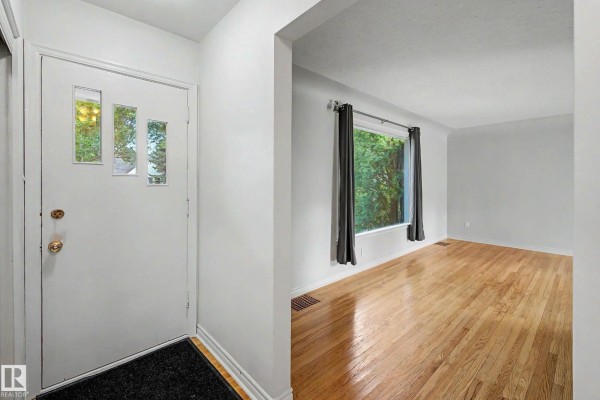 10830 138 St Nw, Edmonton, AB, photo 3