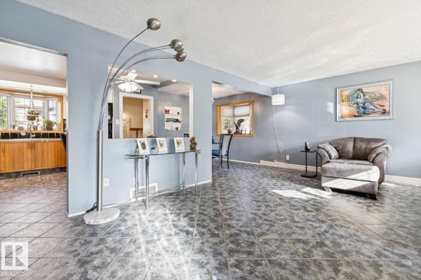 10830 159 St Nw, Edmonton, AB, photo 3