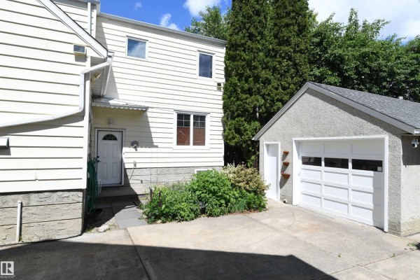 Kitchen - 10837 139 St Nw, Edmonton, AB T5M1P6 Photo 3