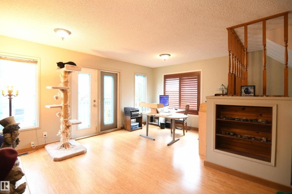 Den - 10837 139 St Nw, Edmonton, AB T5M1P6 Photo 5