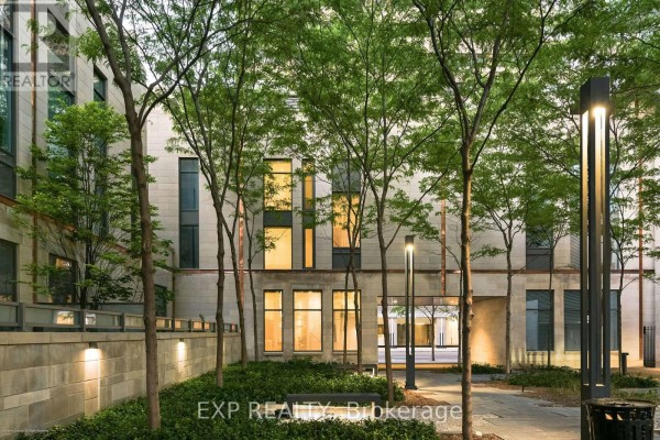 Kitchen - 1084 Bay Street, Toronto, ON M5S0A3 Photo 3