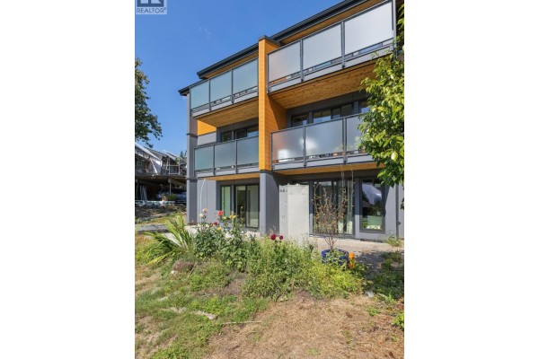 1084 Lillooet Road, North Vancouver, BC V7J2H8 Photo 3