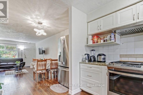 Kitchen - 1084 Southdale Road E, London South, ON N6E1B2 Photo 3