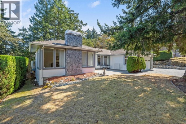 1084 Valewood Trail, Saanich, BC, photo 2