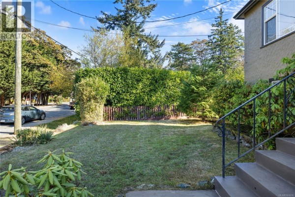Laundry room - 1085 Hulford St, Saanich, BC V8X3B5 Photo 3