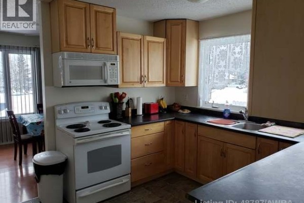 10850 98 Ave, Grande Cache, AB, photo 3