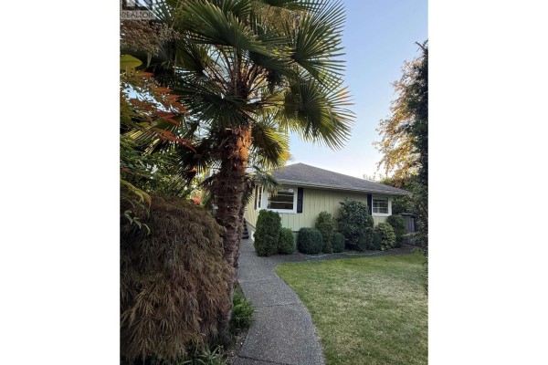 1086 Mathers Avenue, West Vancouver