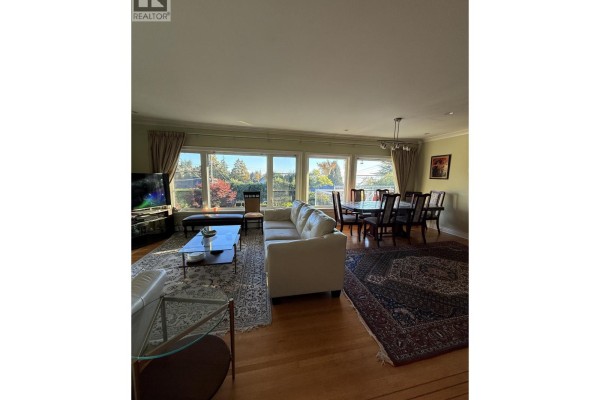 1086 Mathers Avenue, West Vancouver, BC V7T2G2 Photo 3