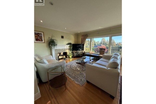 1086 Mathers Avenue, West Vancouver, BC V7T2G2 Photo 4