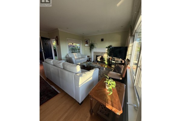 1086 Mathers Avenue, West Vancouver, BC V7T2G2 Photo 5