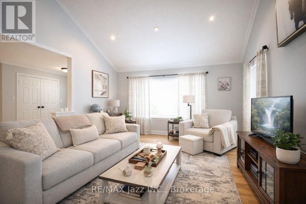 Living room - 1086 Somerville Street, Oshawa, ON L1G4K5 Photo 4