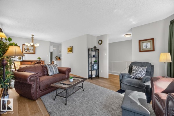 10860 11 Av Nw, Edmonton, AB T6J6H8 Photo 5