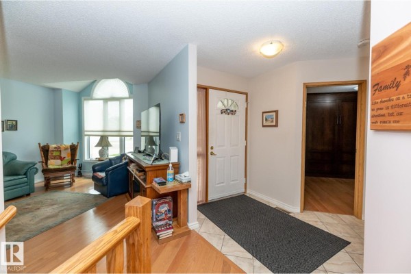 Kitchen - 10860 25 Av Nw, Edmonton, AB T6J6N5 Photo 3