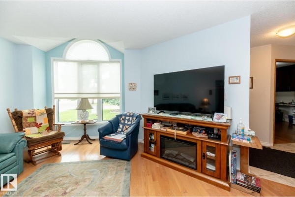 Primary Bedroom - 10860 25 Av Nw, Edmonton, AB T6J6N5 Photo 4