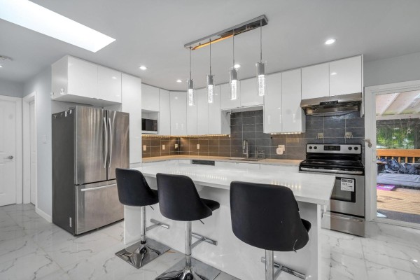 10865 152 Street, Surrey, BC V3R4H3 Photo 3