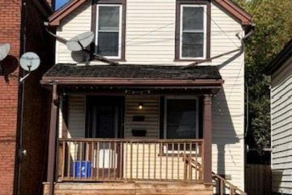 Residential for rent at 1087 Cannon Street E, Hamilton, ON - MLS® gEstFp