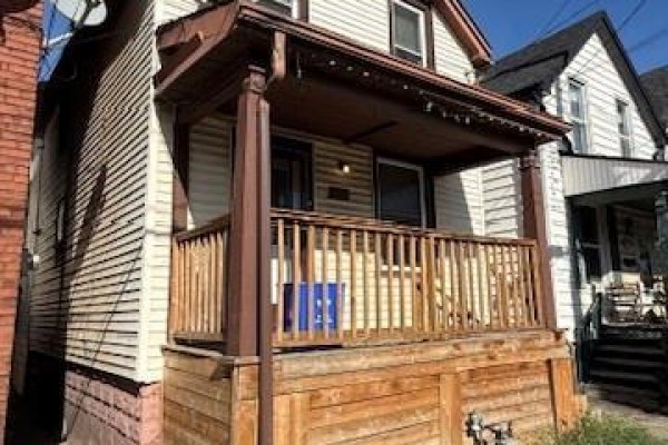 1087 Cannon Street E, Hamilton, ON, photo 2