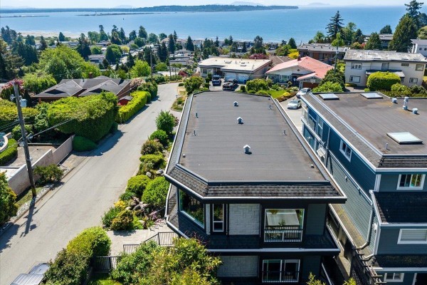 1087 Finlay Street, White Rock, BC V4B4K7 Photo 2