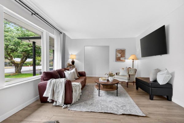 10871 Oriole Drive, Surrey, BC V3R5A4 Photo 3